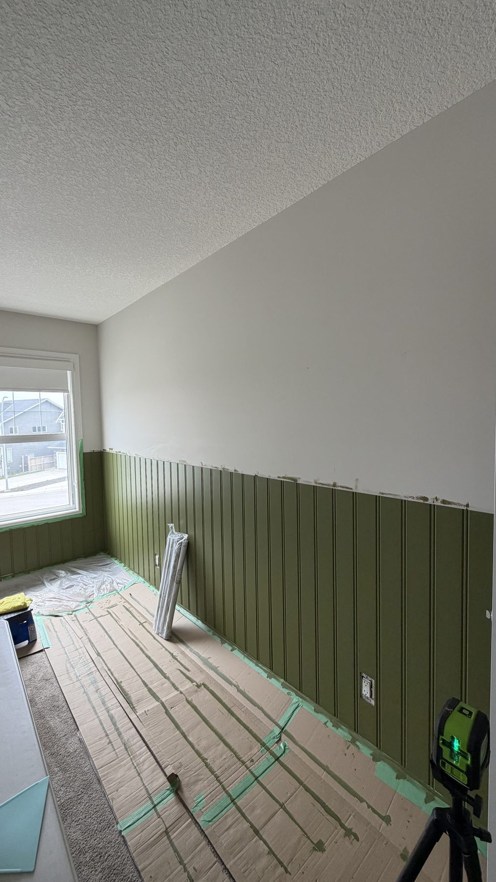Room before wallpaper and paint